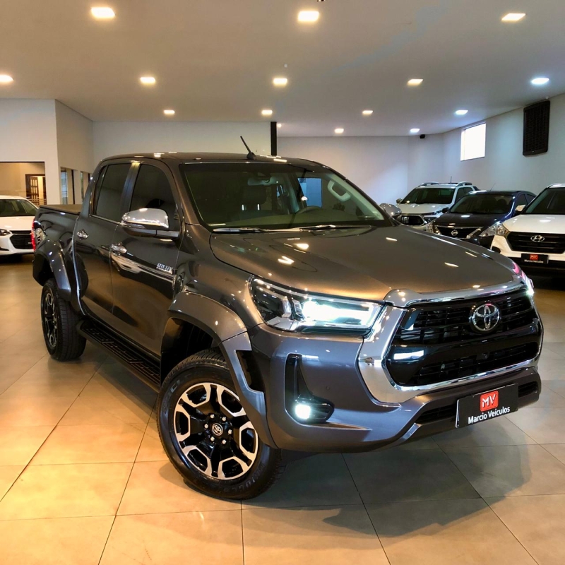 Produto hilux-srx--plus--4x4-automatico-2024-cinza