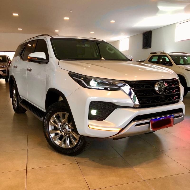 Produto sw4-srx-28-automatico-diesel--7-lugares-2024-branca