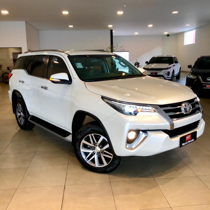 Produto sw4-srx-4x4-automatico-diesel--7-lugares-2017-branco